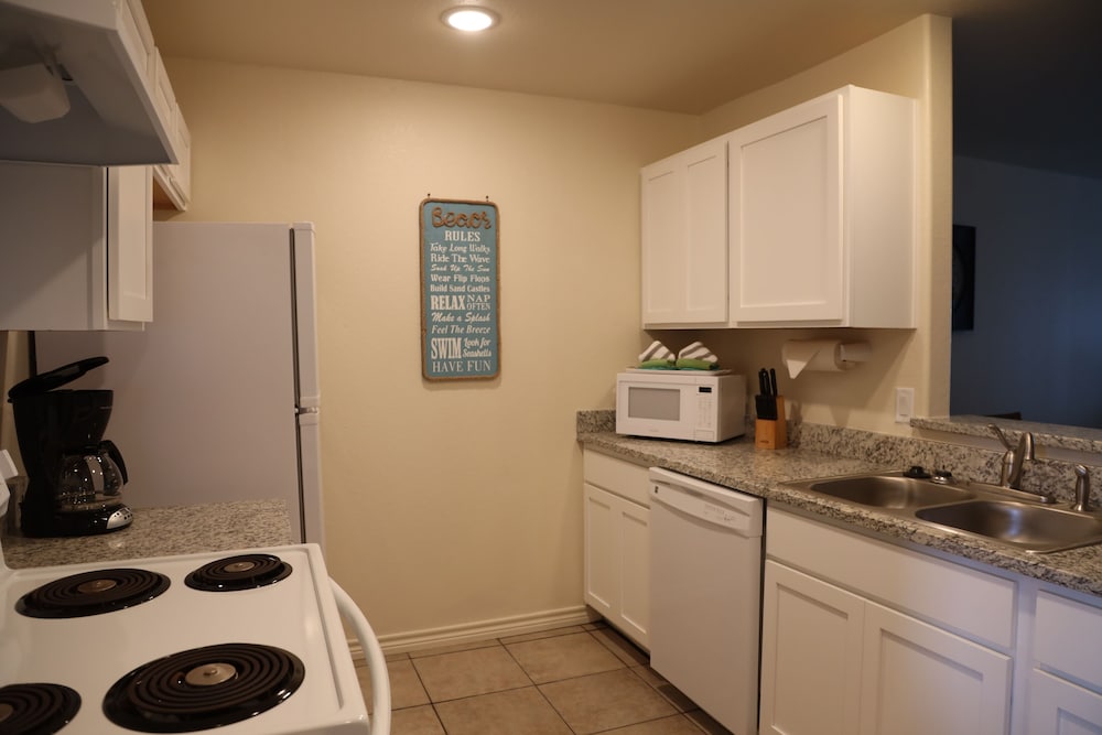 Executive Keys Condominiums on the Beach 42/66