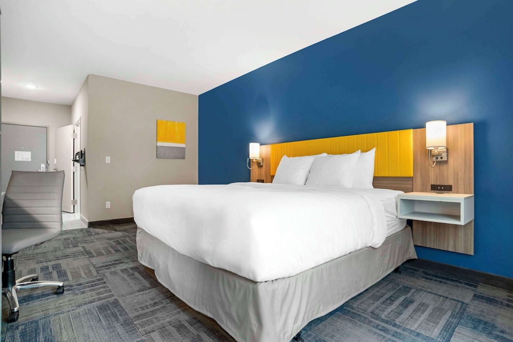 SUITE, KING BED