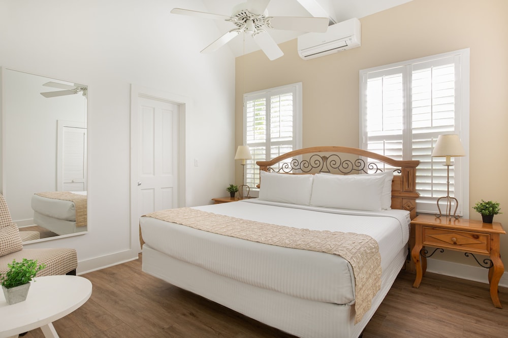 The Paradise Inn Adults Only 20/75