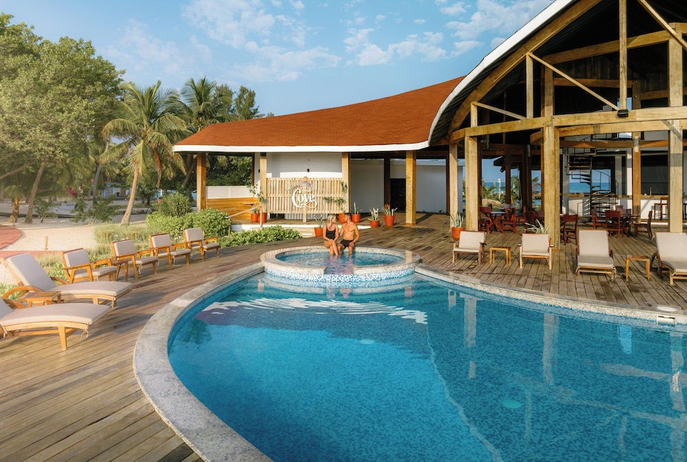 Hatchet Caye Resort 46/50