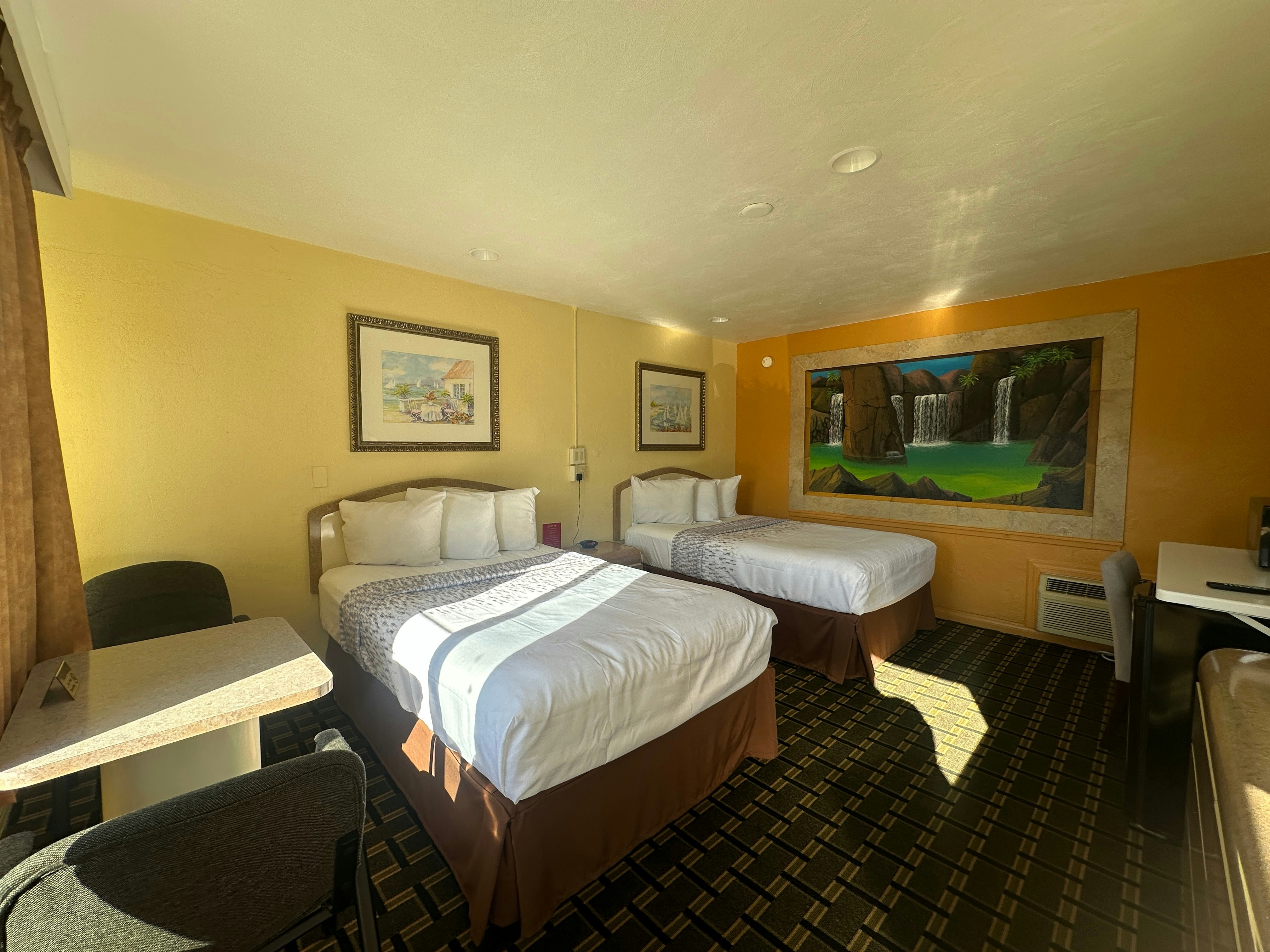ROOM, 2 QUEEN BEDS
