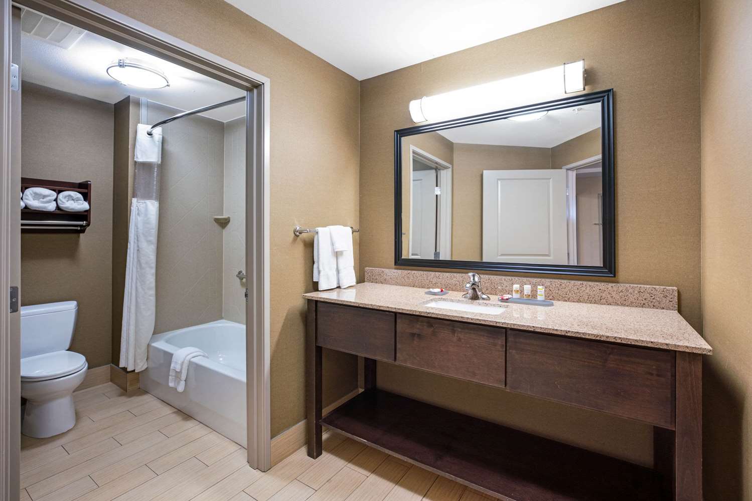 La Quinta Inn & Suites by Wyndham Bellingham 28/34