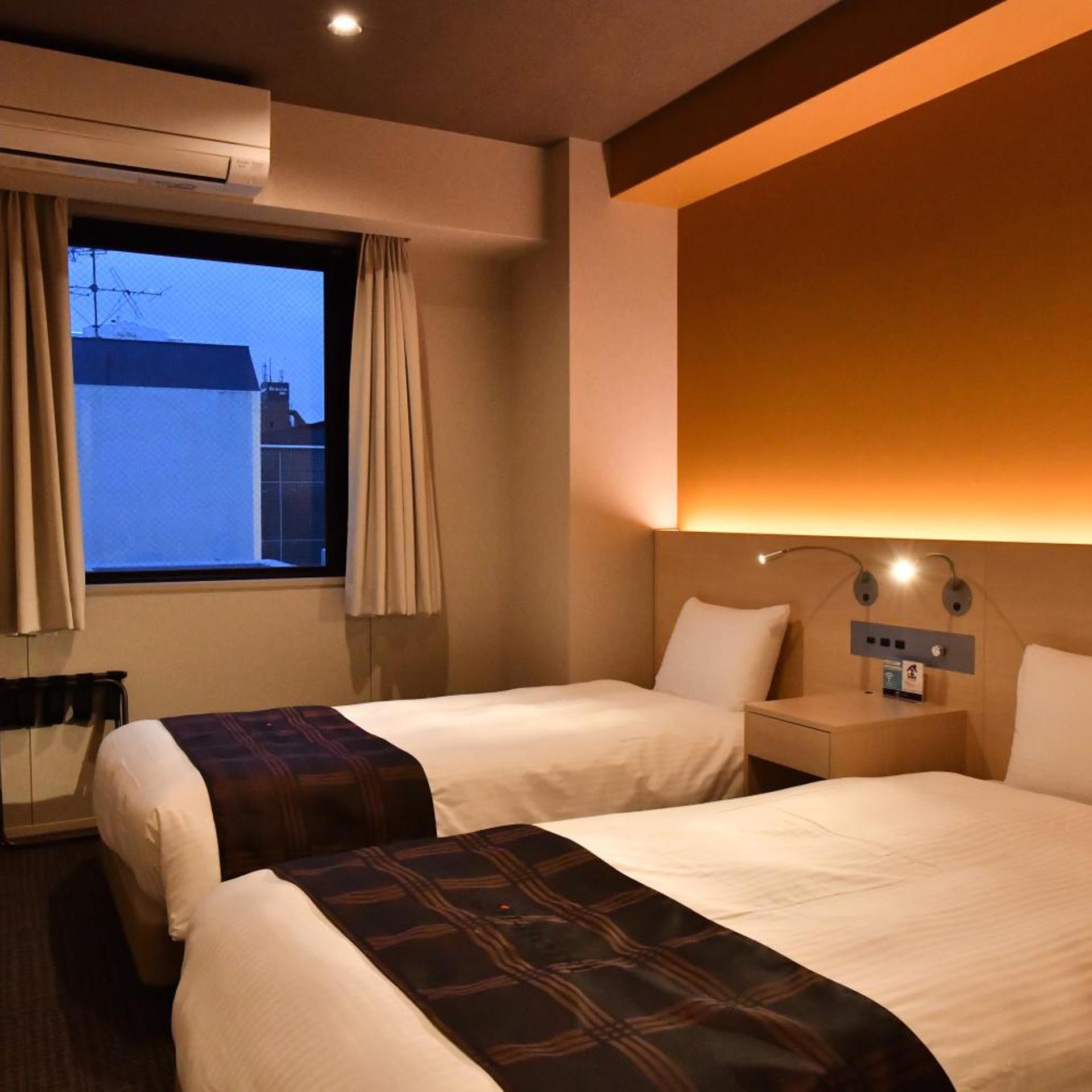 Room, Twin Beds