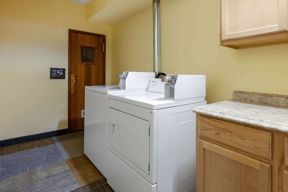 Days Inn By Wyndham Sandusky / Cedar Point 6/30