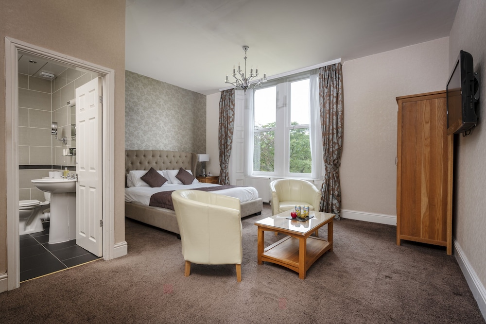 The Oaks Hotel 43/51