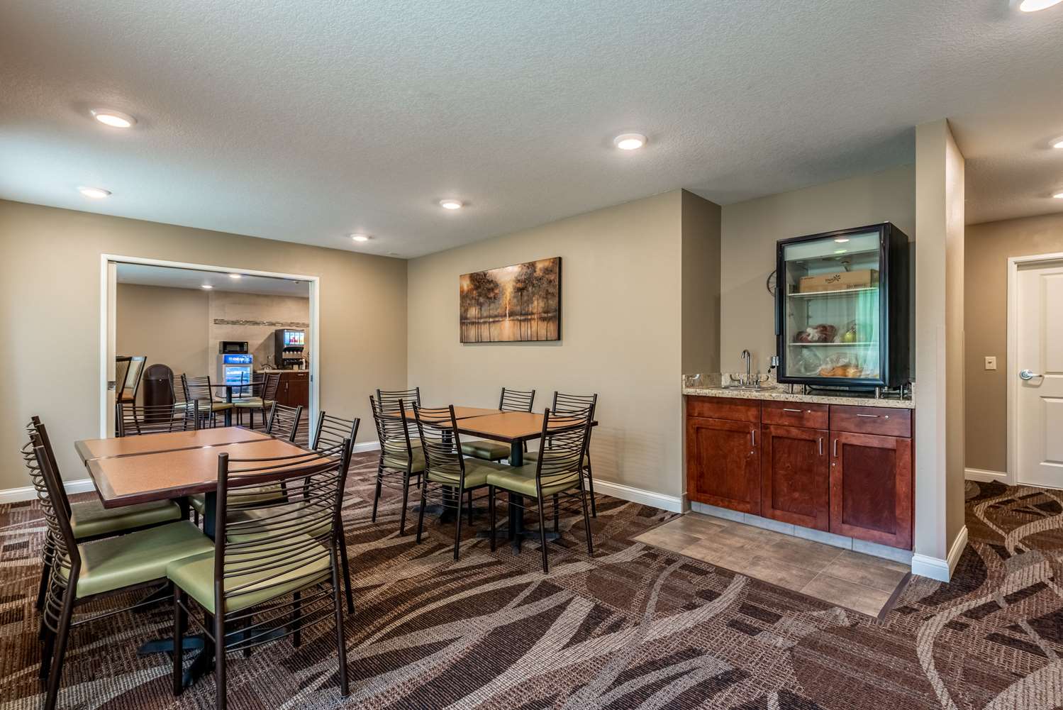 AmeriVu Inn and Suites - Chisago City 33/37