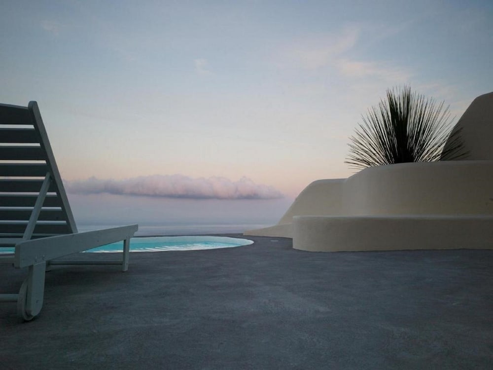 Dome Santorini Resort 40/46