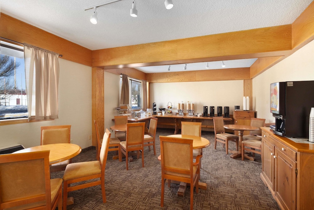 Travelodge by Wyndham Thunder Bay 30/39