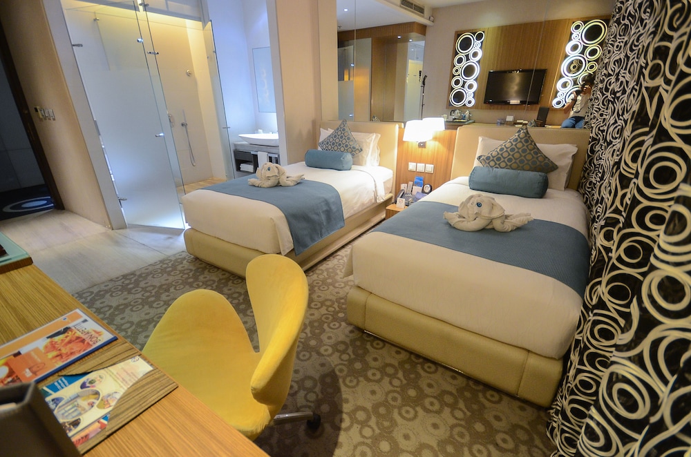 Hotel H2o 16/77