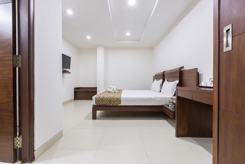 THE SANCTUM SUITES 17/43