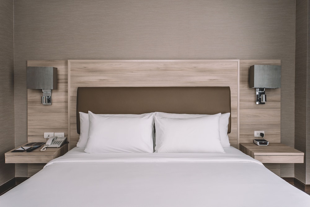 Adelphi Suites Bangkok 25/69