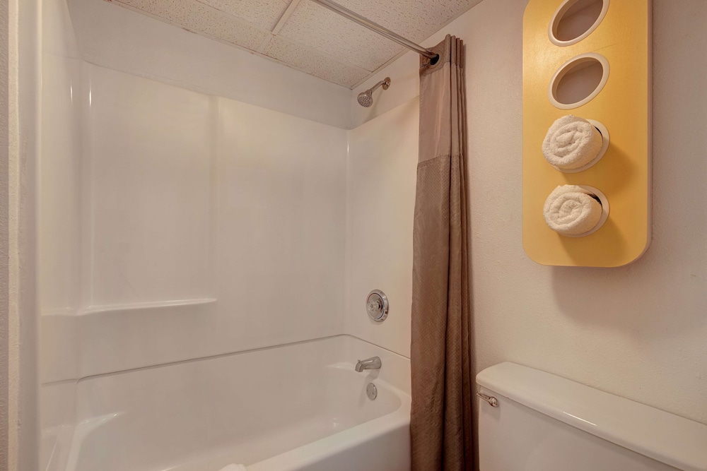 Motel6 Lakeville, MN - South - Lakeville 58/59