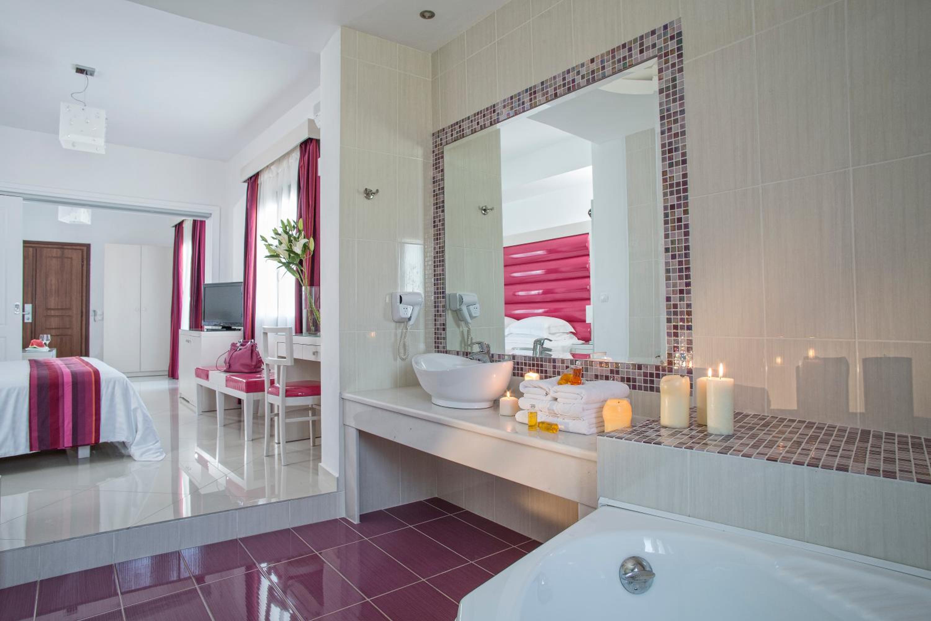 Honeymoon, Suite, Sea View, Outdoor Jetted Tub، Grand Beach 8/9