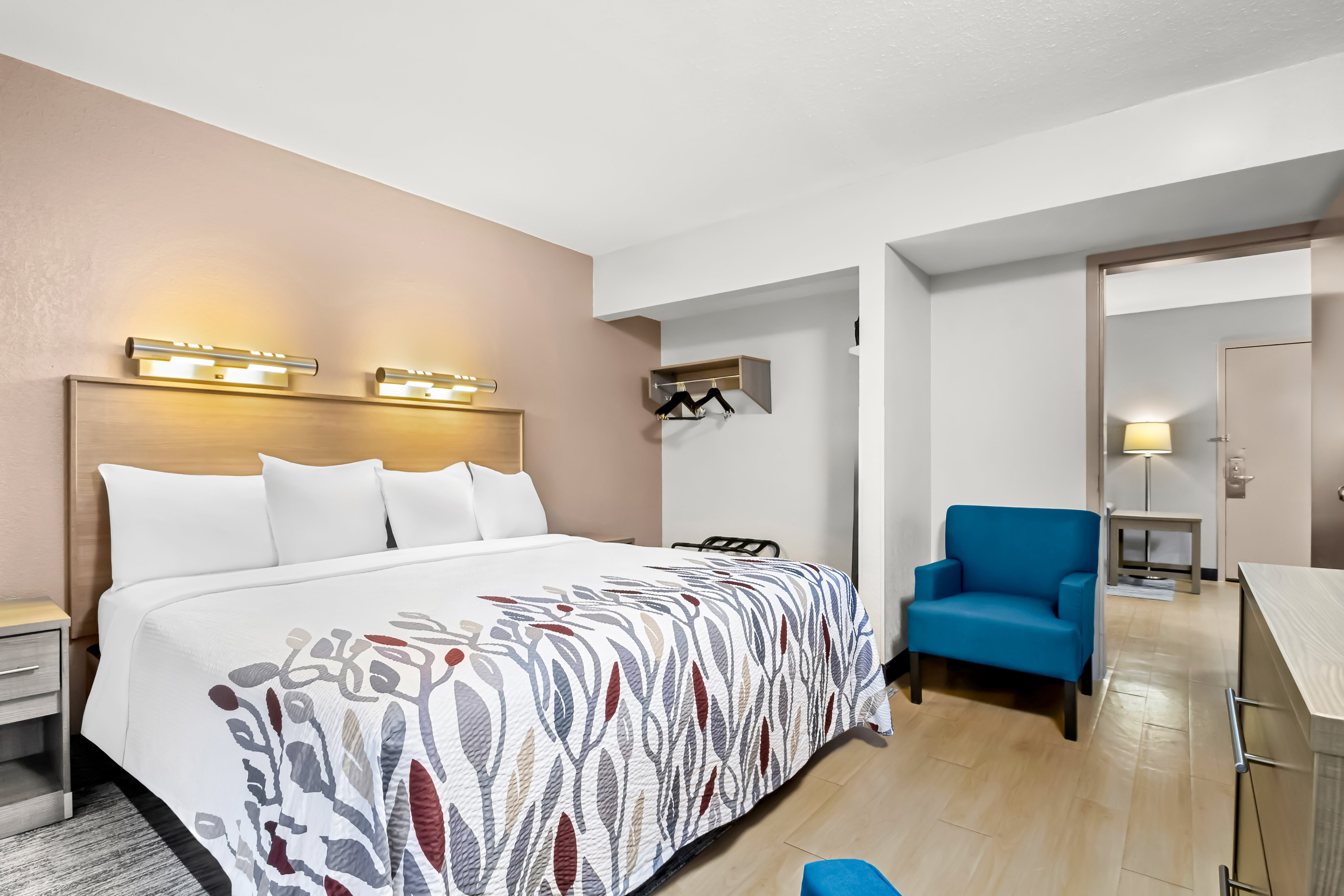 SUITE, KING BED