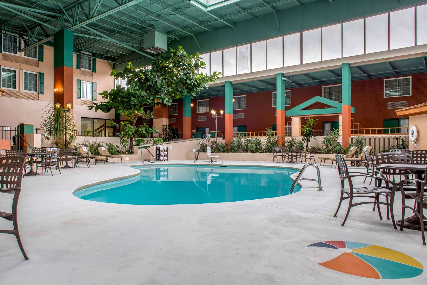Quality Hotel Conference Center Cincinnati Blue Ash 45/45