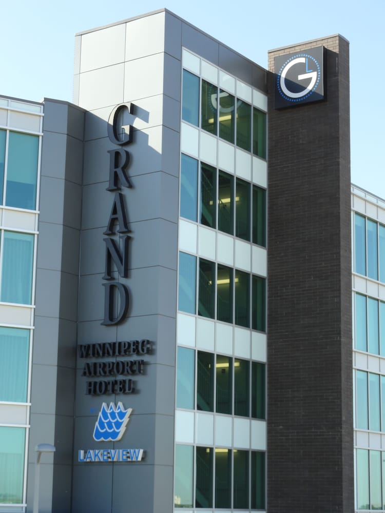 The Grand Winnipeg Airport Hotel 2/56
