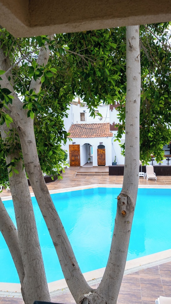 Flora Bodrum Hotel 59/63