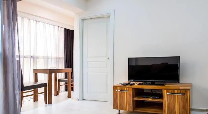 Smyrna Homes & Suits 26/33