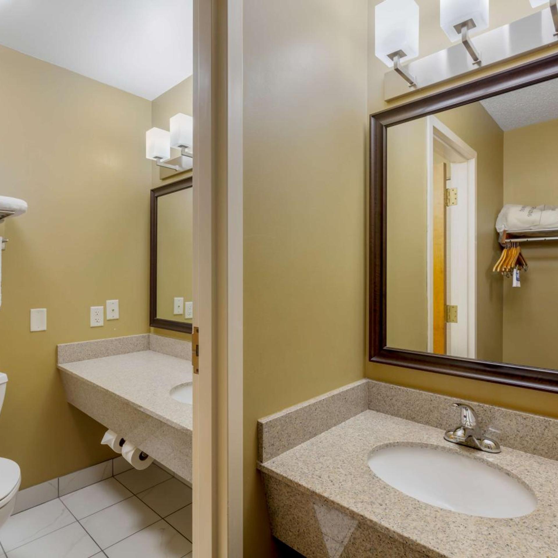 غرفة بسرير كينج بجاكوزي، Best Western Falcon Plaza 9/10