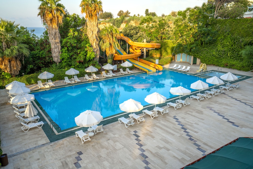 Nazar Beach City & Resort Hotel 30/32