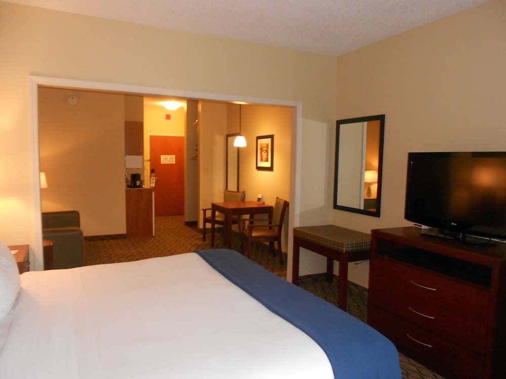 Holiday Inn Express Hotel And Suites Lancaster 16/72