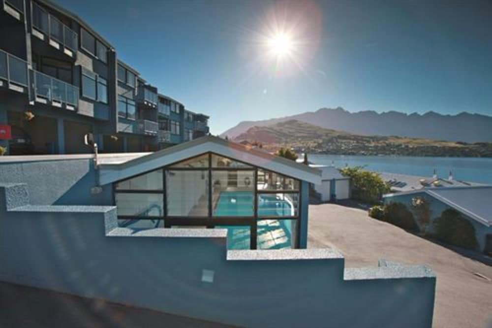 SPINNAKER BAY APARTMENTS 52/68