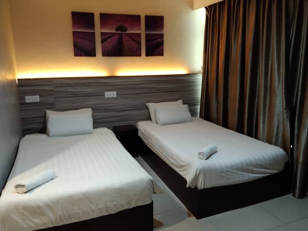 ROOM, TWIN BEDS