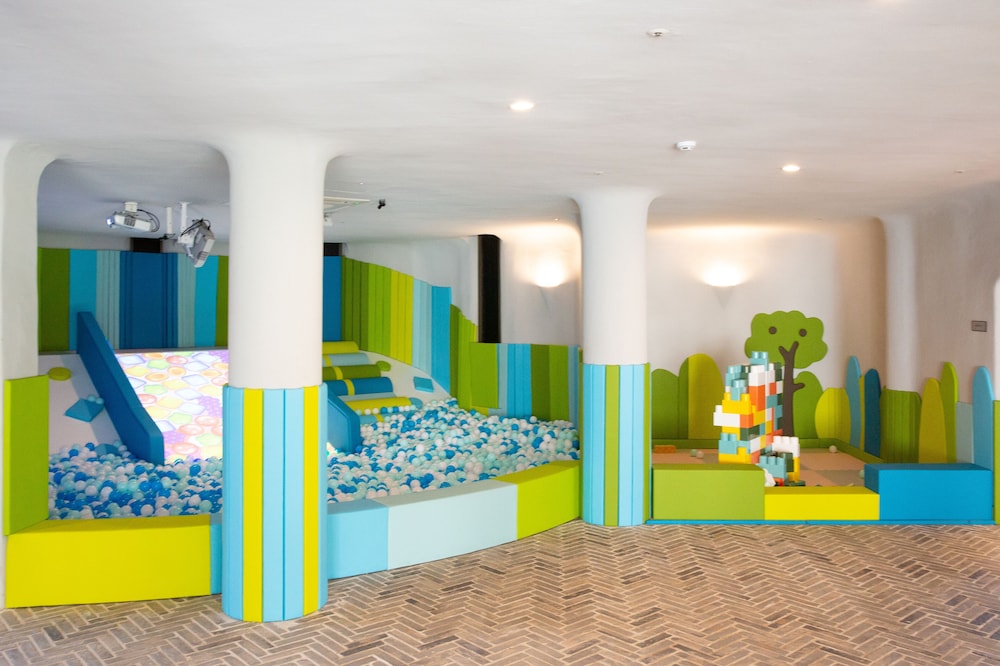 Eco Land Hotel 40/46