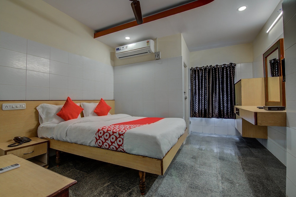 OYO 14669 Mayur's Residency 7/25