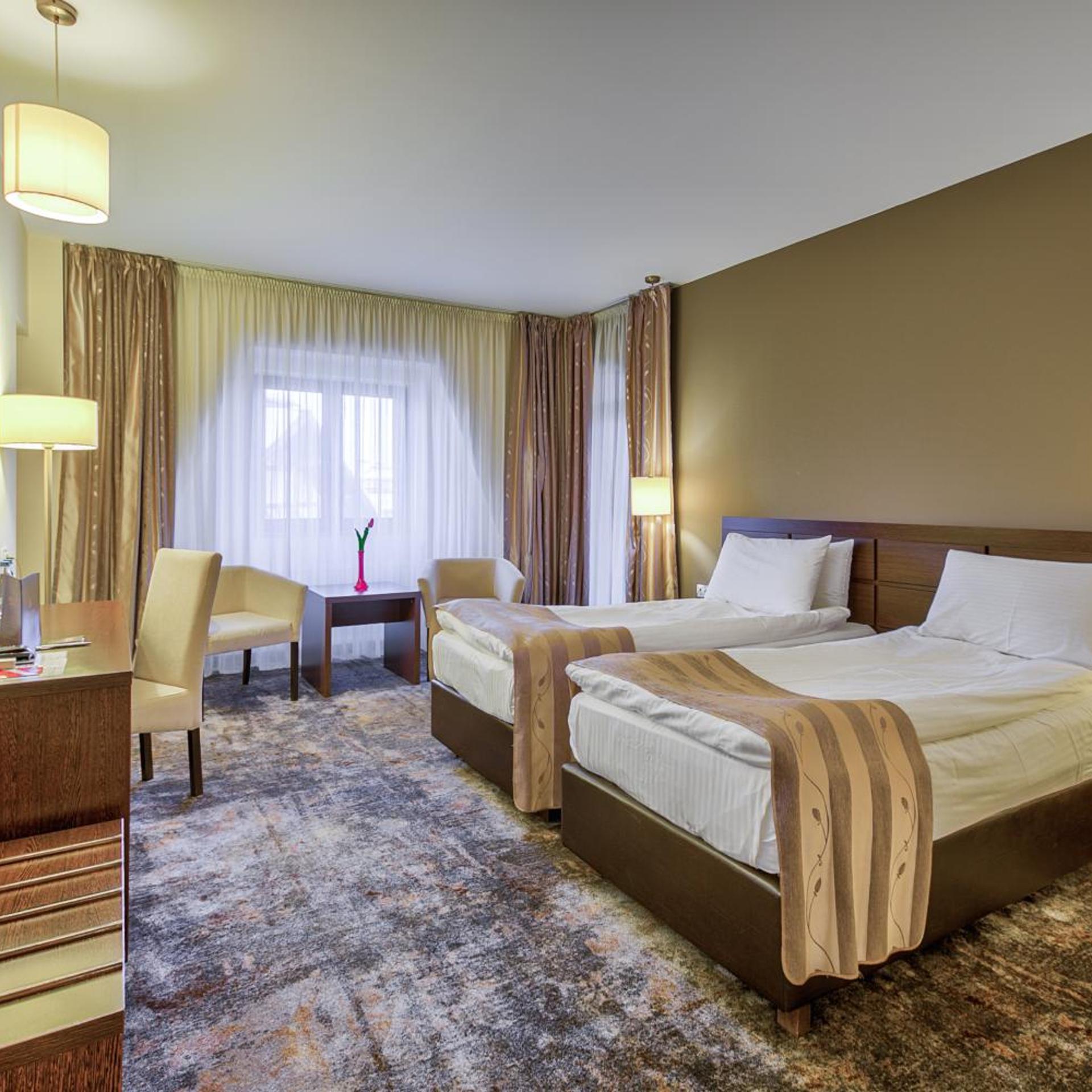 غرفة ديلوكس بسريرين منفصلين، Golden Time Hotel 2/7