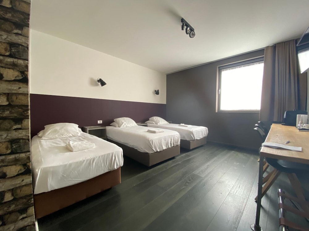 Hotel O Ieper 8/43