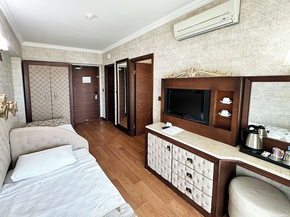 Laur Hotels Experience and Elegance 30/50