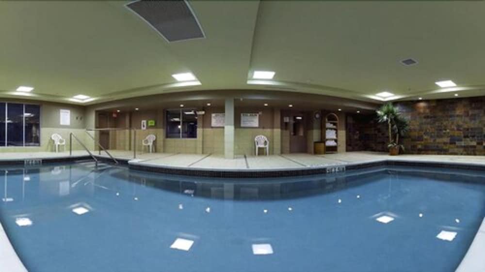 Holiday Inn Express Suites Chatham South 1/75
