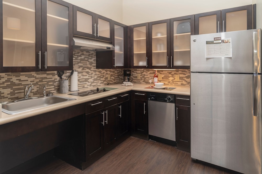 STAYBRIDGE SUITES MARQUETTE 11/82