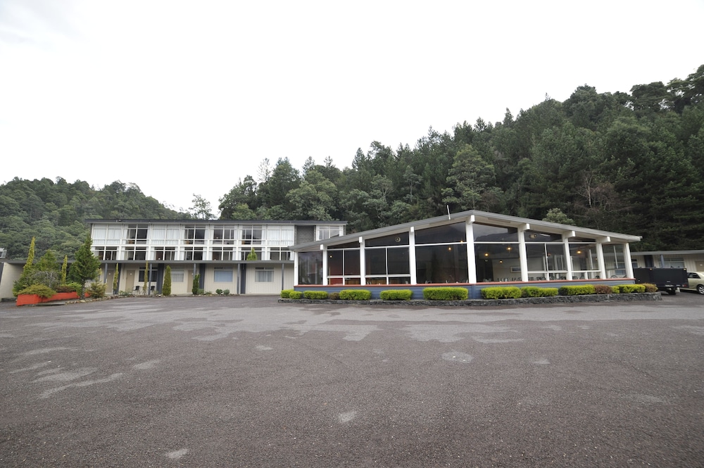 SILVER HILLS MOTEL 5/31