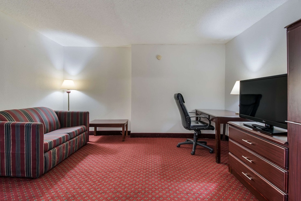 Econo Lodge Inn & Suites Chambersburg Central 22/27