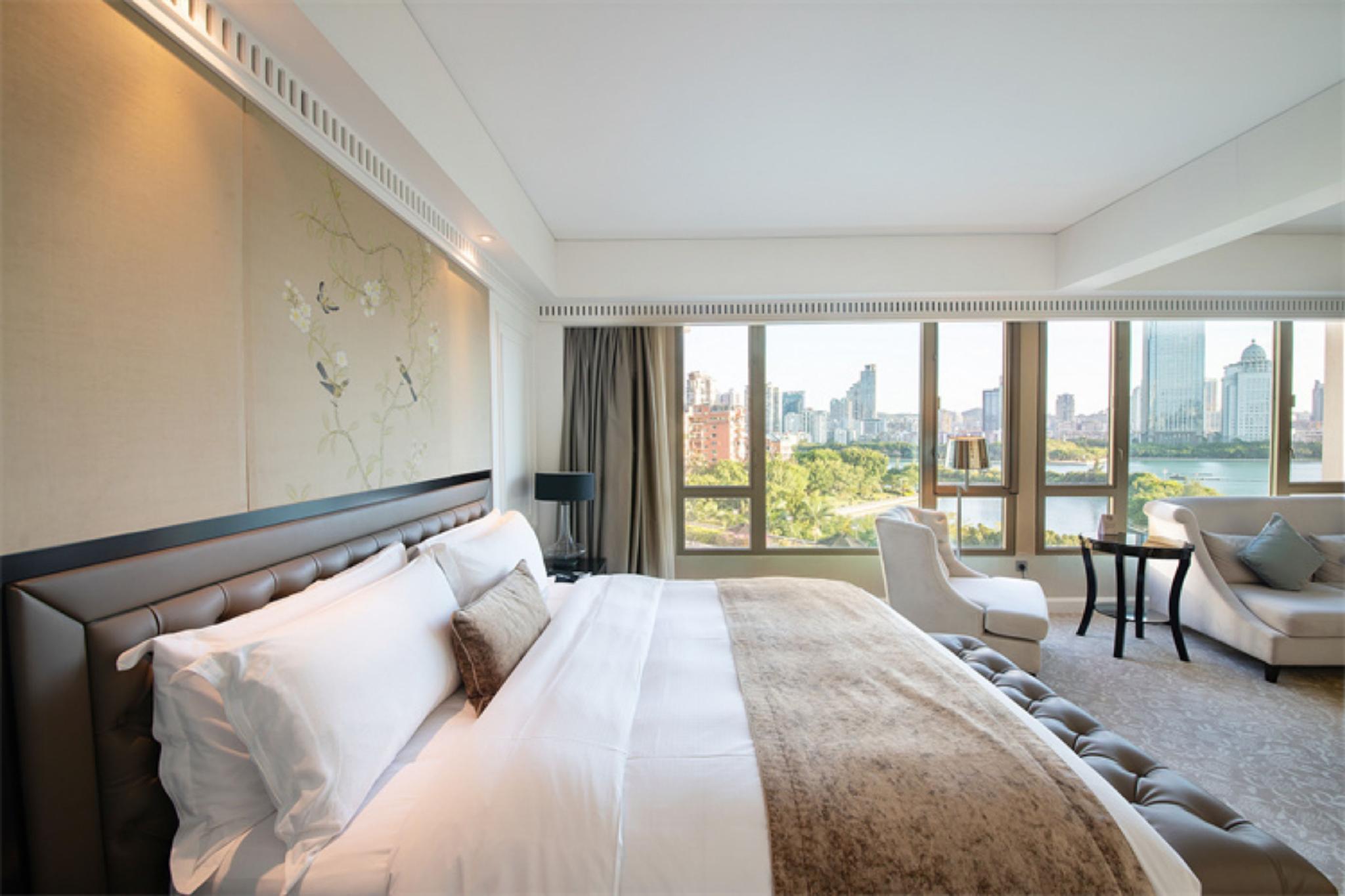 Premier, Lake View