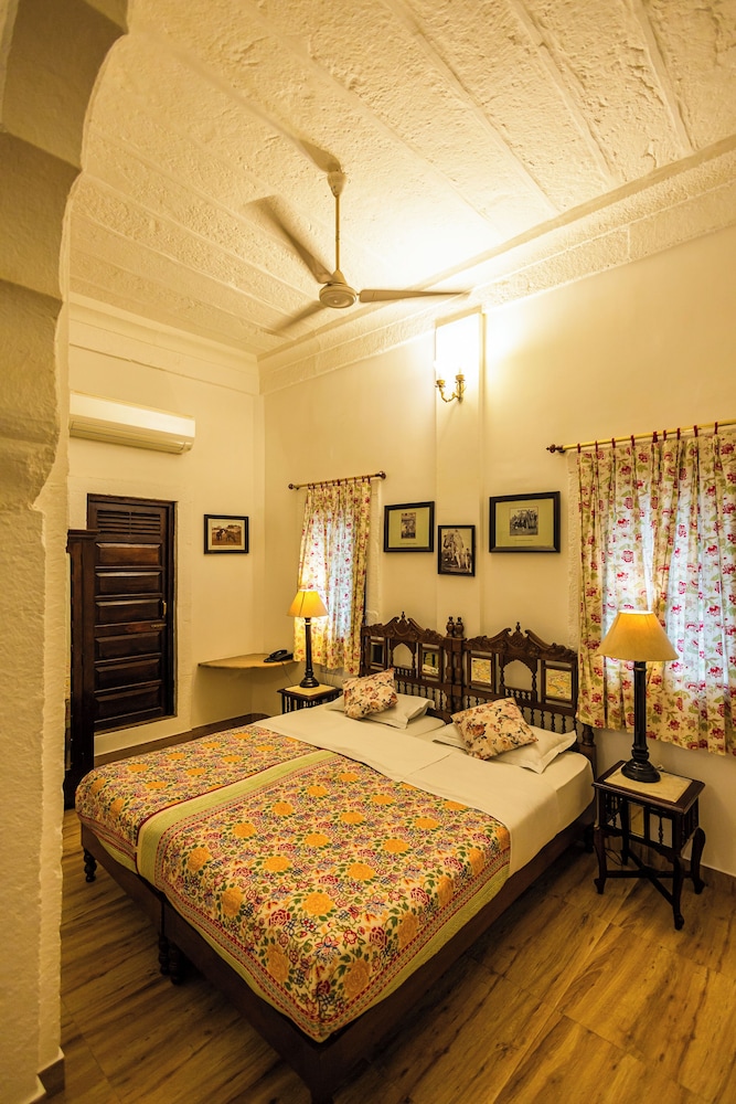 Heritage, Twin Beds