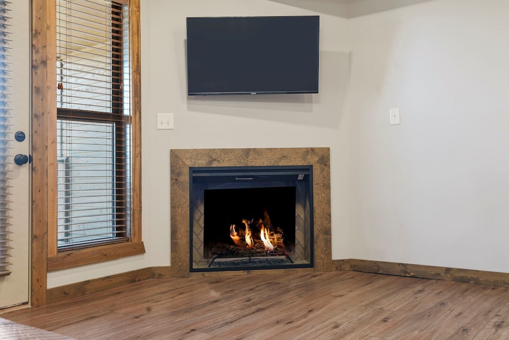 Indian Point Lodge Amp Condominiums 64/73