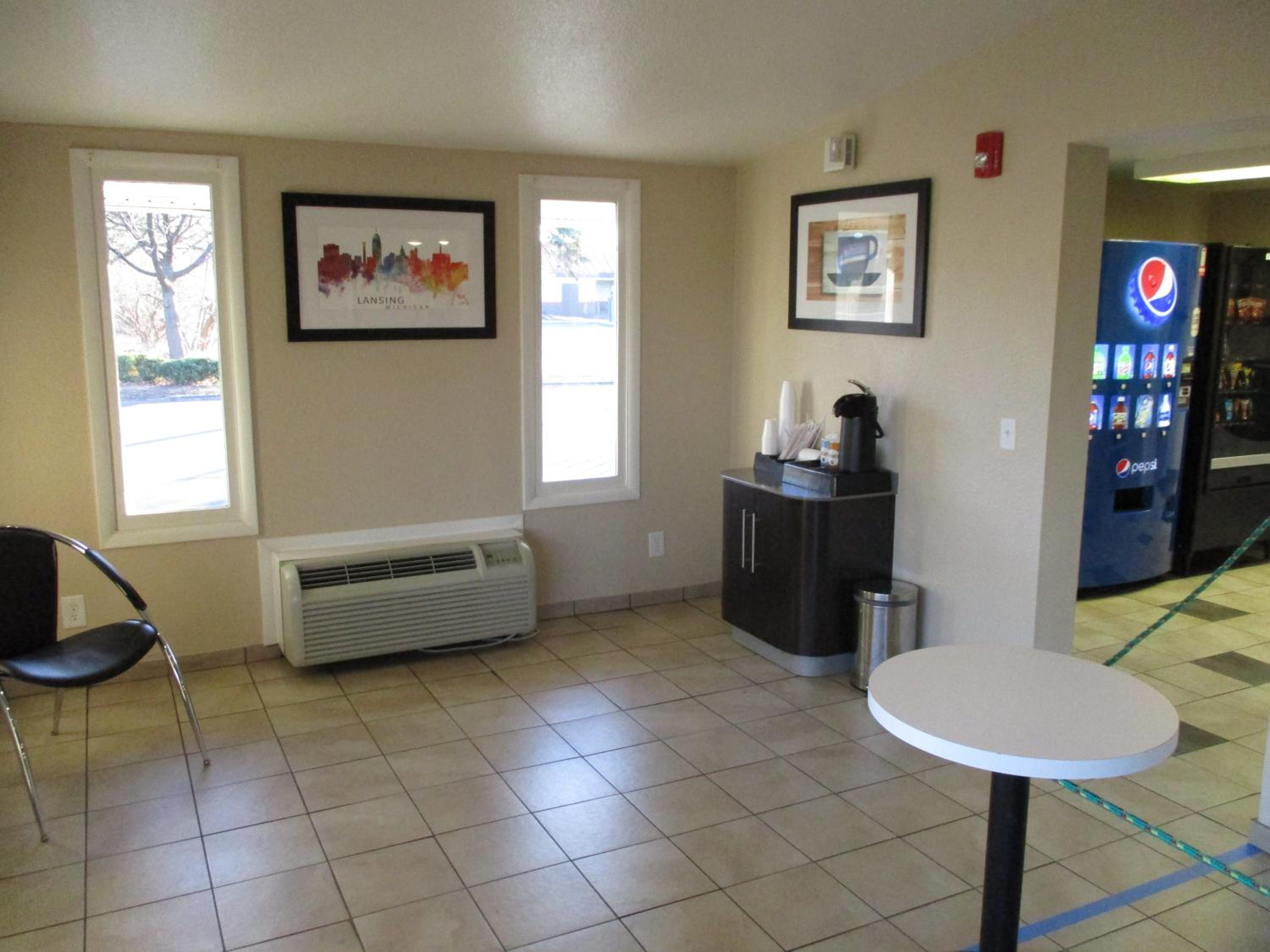 Travelodge by Wyndham Lansing MI 17/21