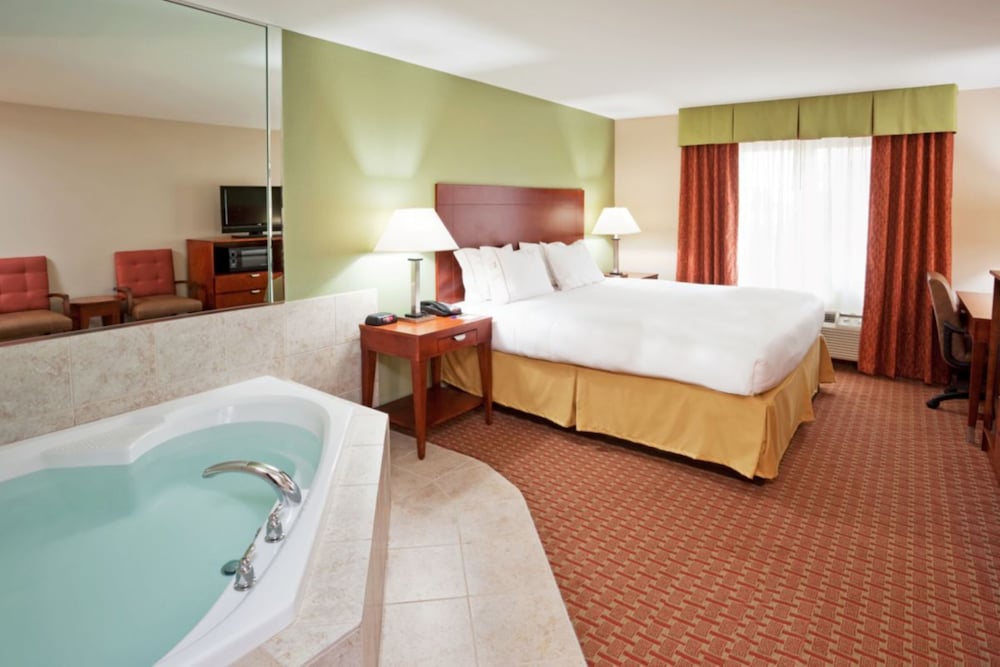 Holiday Inn Express Hotel Suites Niagara Falls 24/75