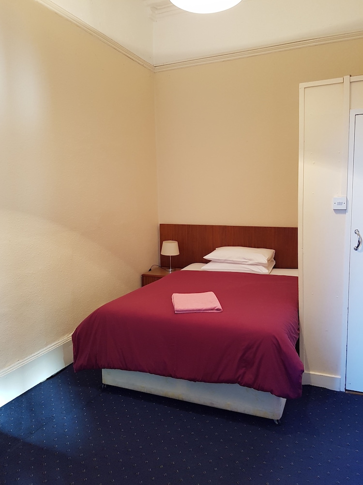 Avoca House Hotel 5/46