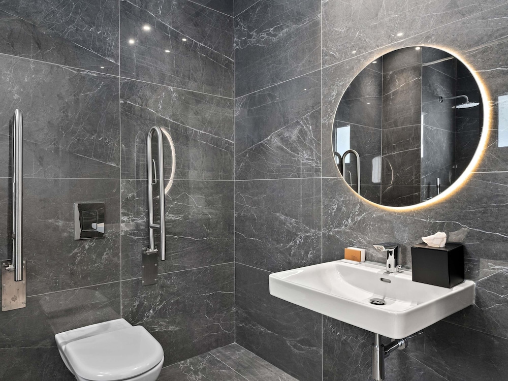 Mercure Larnaca Finikoudes Beach 58/60