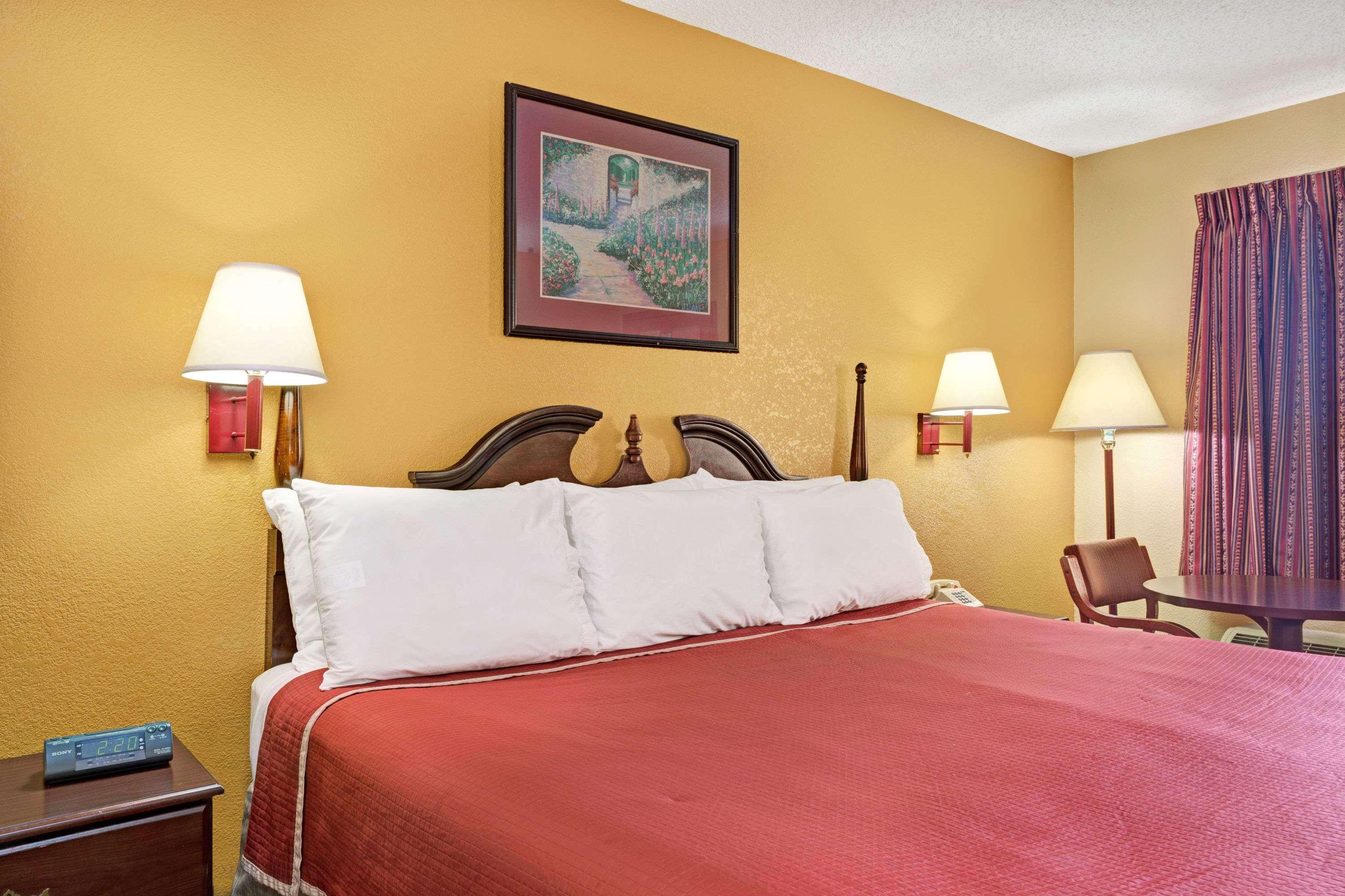 Travelodge By Wyndham Forest Park Atlanta South 20/27