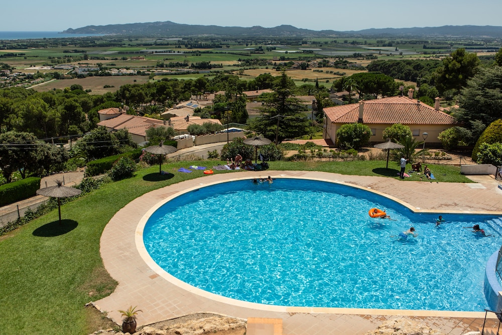 APARTAMENTOS TORREVELLA 35/37