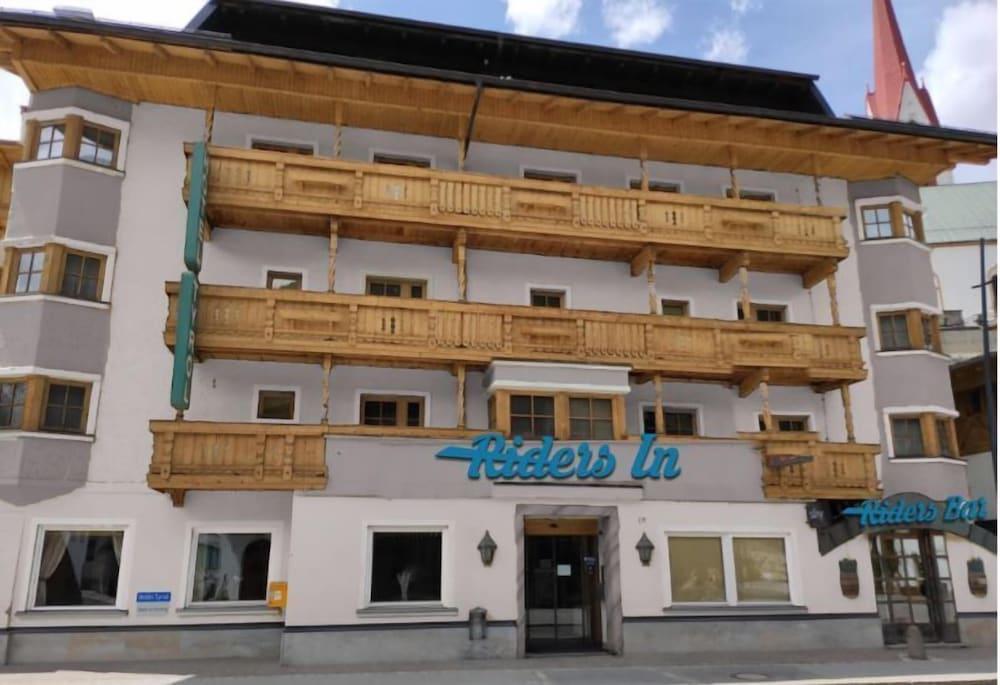 Hotel Tyrol 3/58