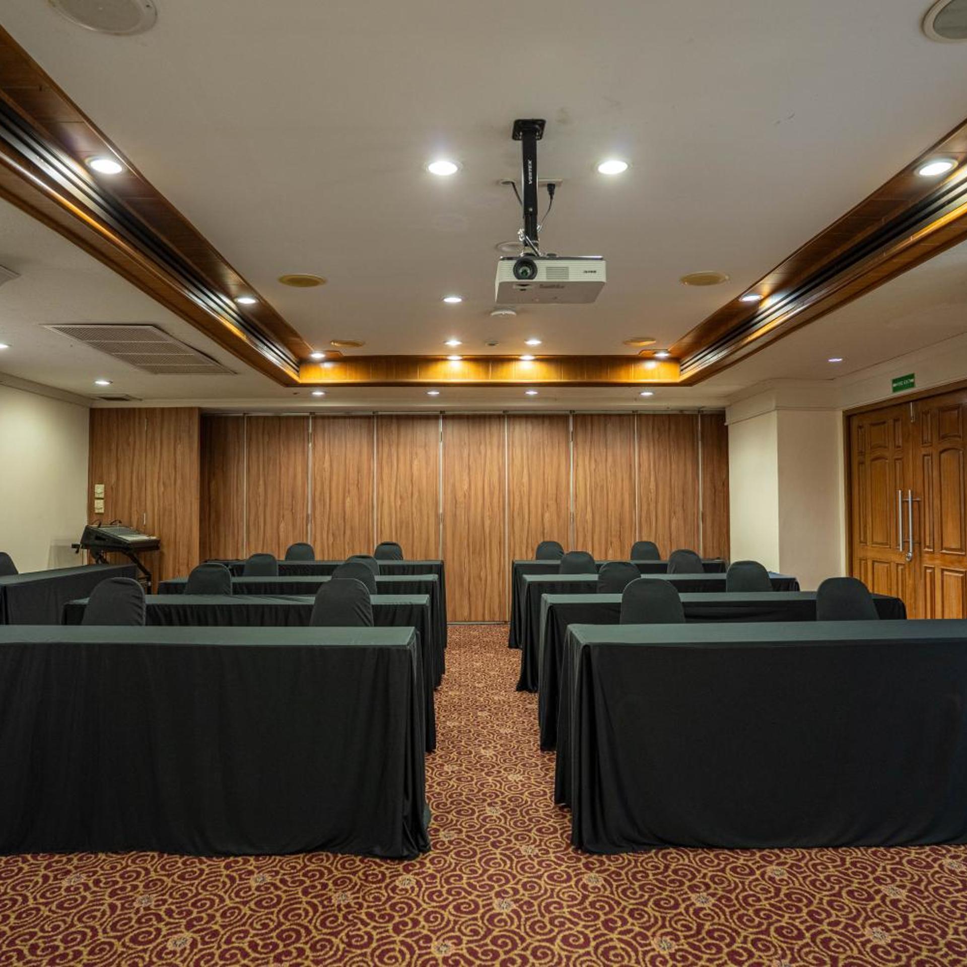 Journeyhub Bangkok Sukhumvit 26 64/78