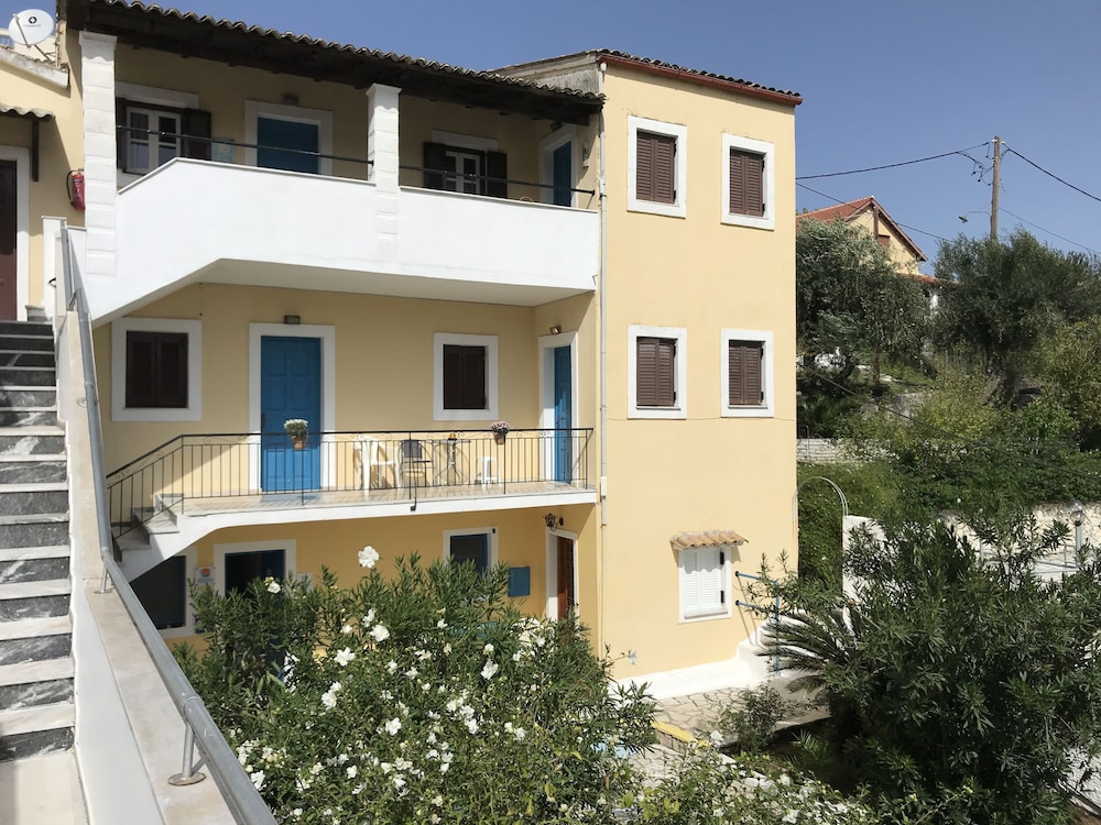 Sunflower Apartments & Studios 16/22