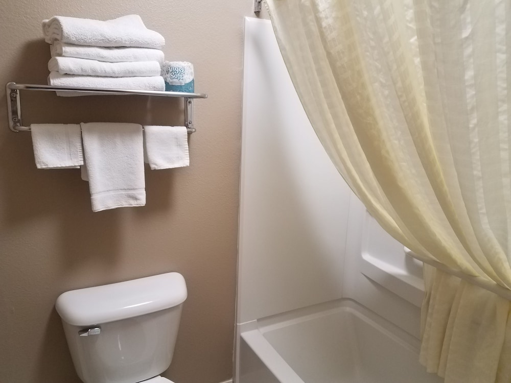 Americas Best Value Inn & Suites Bismarck 15/31