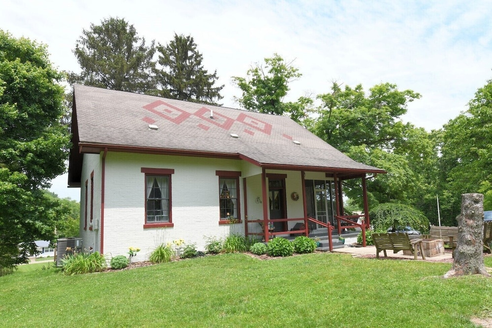The Pines of Dresden Bed and Breakfast 2/50